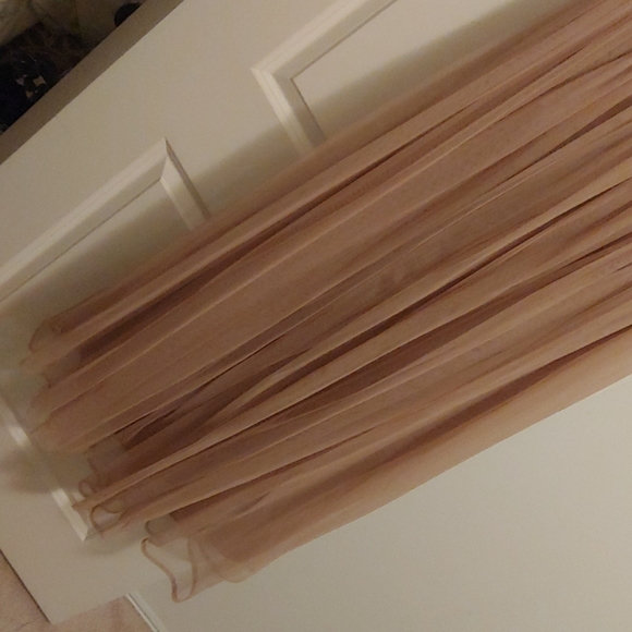 Maternity gown - Picture 2 of 4